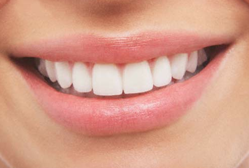 Las ventajas de la estética dental frente a la baja autoestima y falta de confianza
